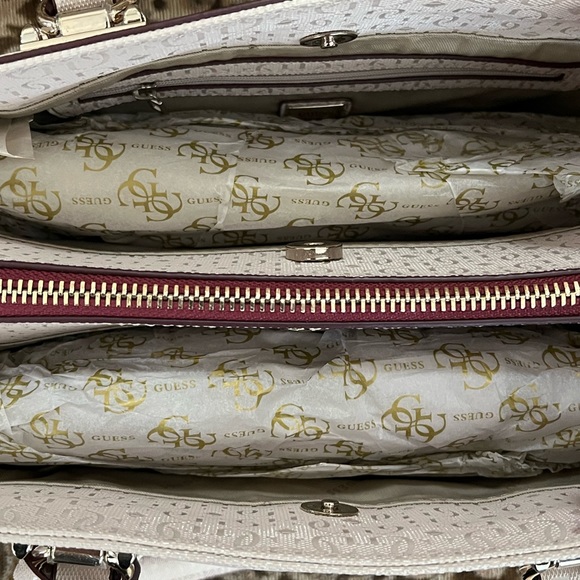 Guess Purse - Picture 6 of 7